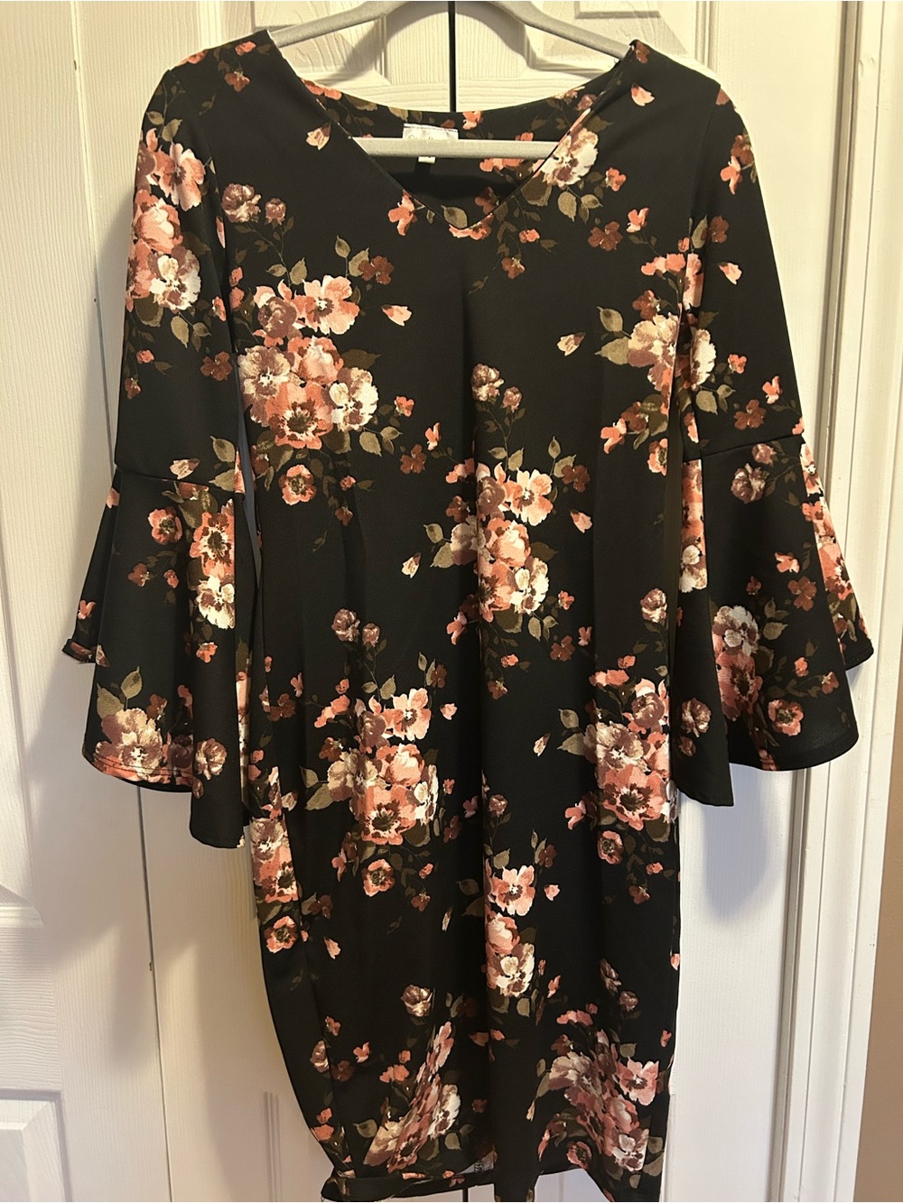 Olivia Matthews Women’s Black Floral Bell-Sleeve Dress